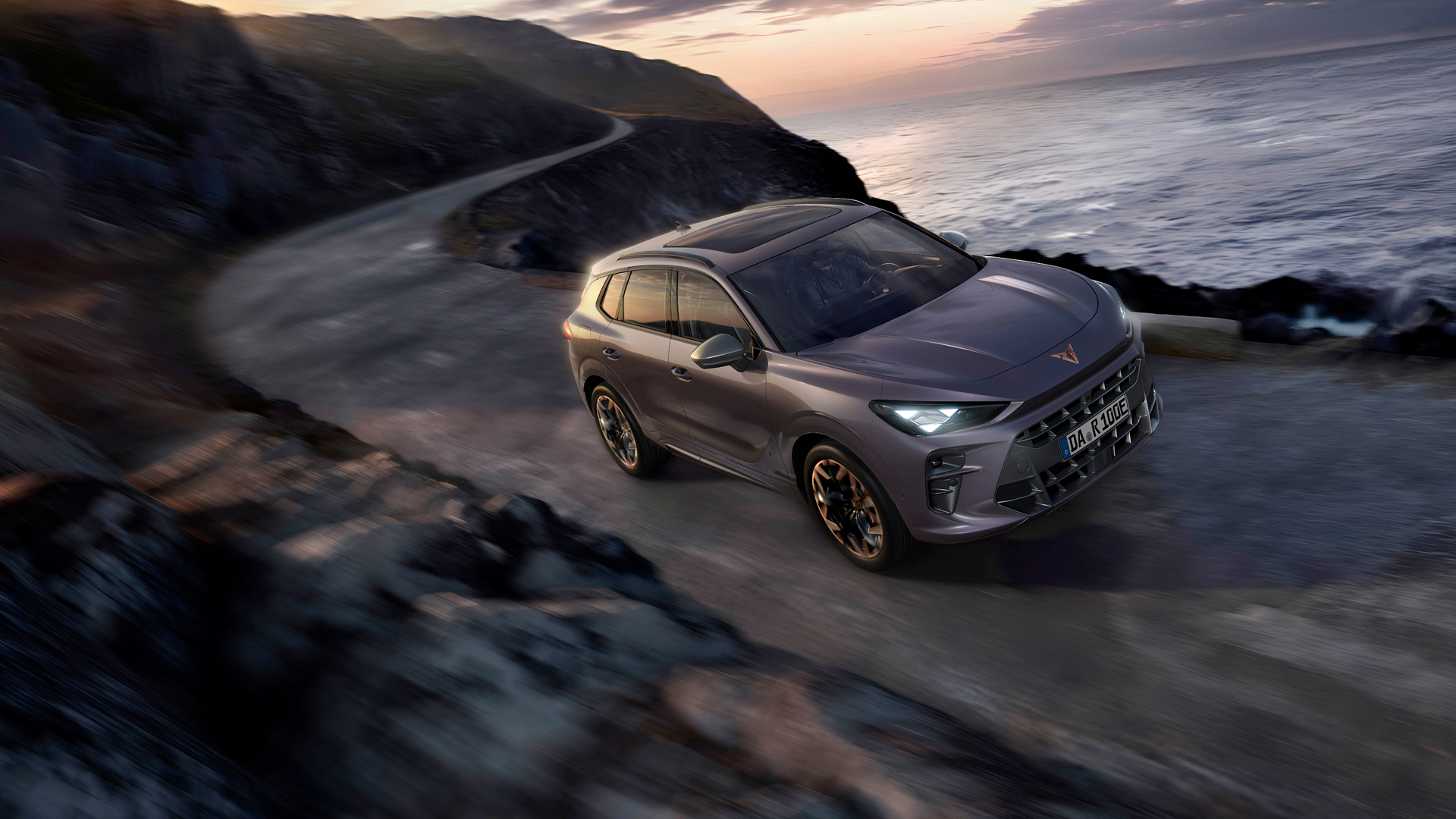 Nahaufnahme eines CUPRA Rads mit markanter Felge in Schwarz-Kupfer-Optik